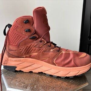 Hiking Boots in Rust Red